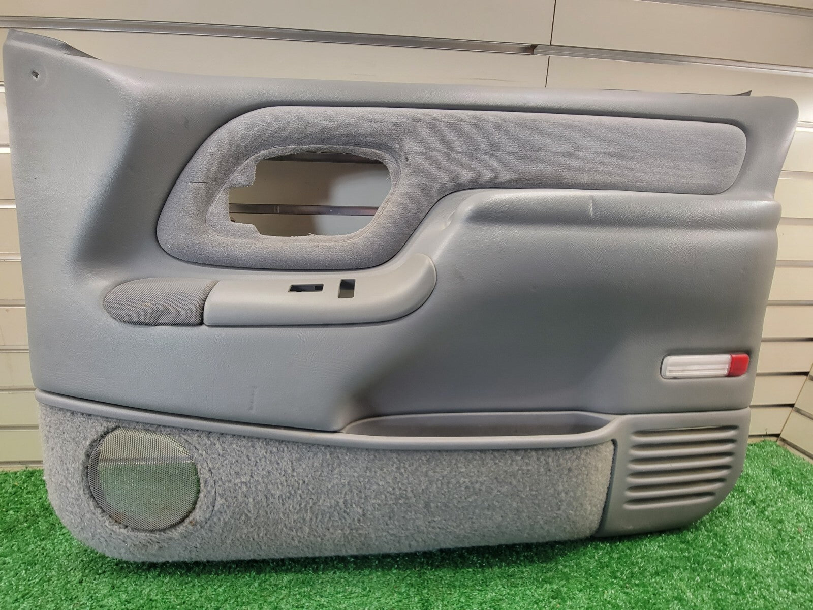 🔥95-99 Chevy GMC Silverado C/K DOOR PANEL Front Passenger Right Gray OEM D2