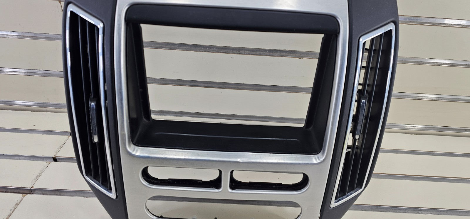 07-10 Ford Edge Center Front Dash Radio Bezel Trim Storage Climate Control Gray