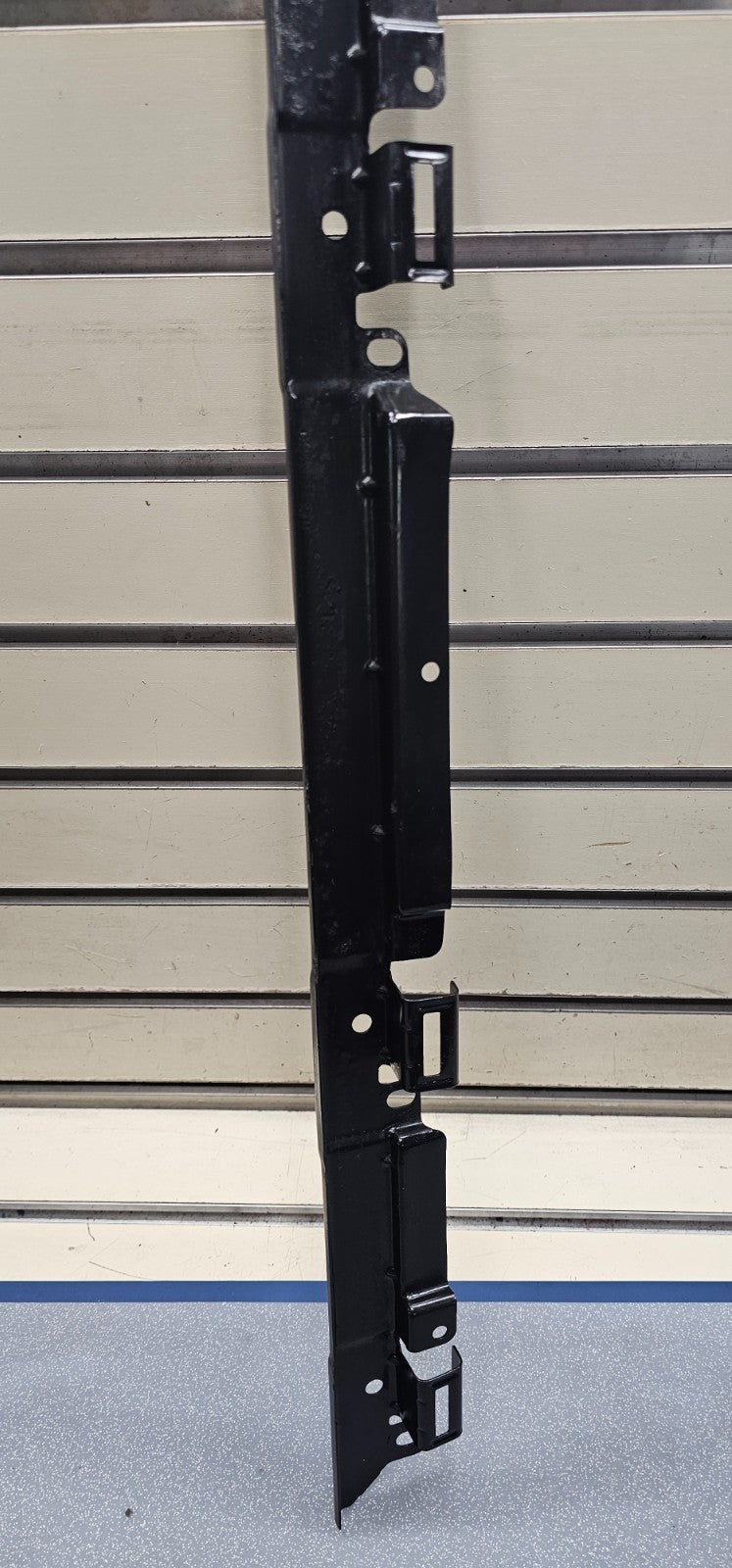 🔥99-06 GM Silverado Sierra Yukon Front Door Sill Bracket OEM