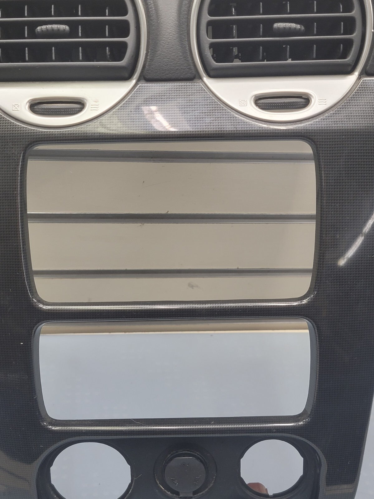 03-08 GMC ENVOY XL FRONT RADIO DASH VENT BEZEL CLIMATE CONTROL carbon fiber B45