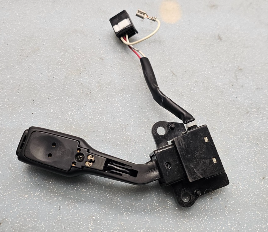 🔥03-08 Toyota Corolla Matrix Vibe Steering Wheel Cruise control Switch Assembly
