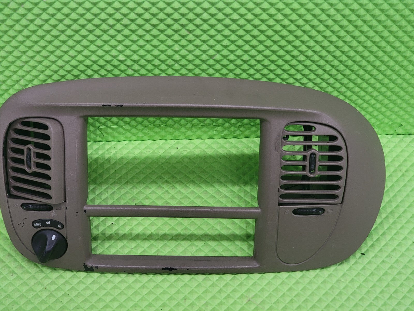 97-03 Ford F150 Center Dash Radio Climate BEZEL Trim Panel 🔴A4WD Line LT Tan B1