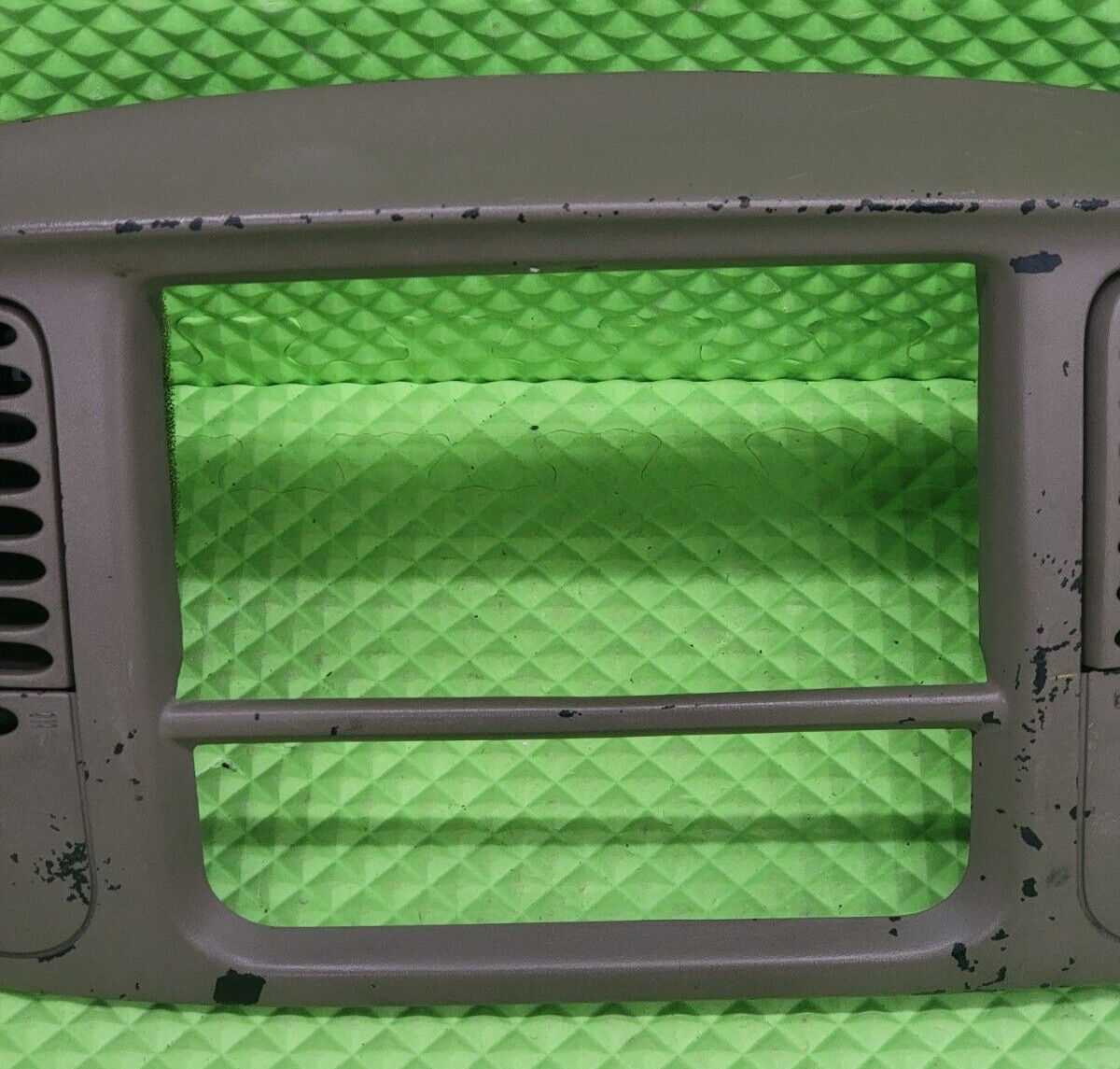 97-03 Ford F150 Center Dash Radio Climate BEZEL TRIM Panel🔴AIRBG Line Lt Tan B1
