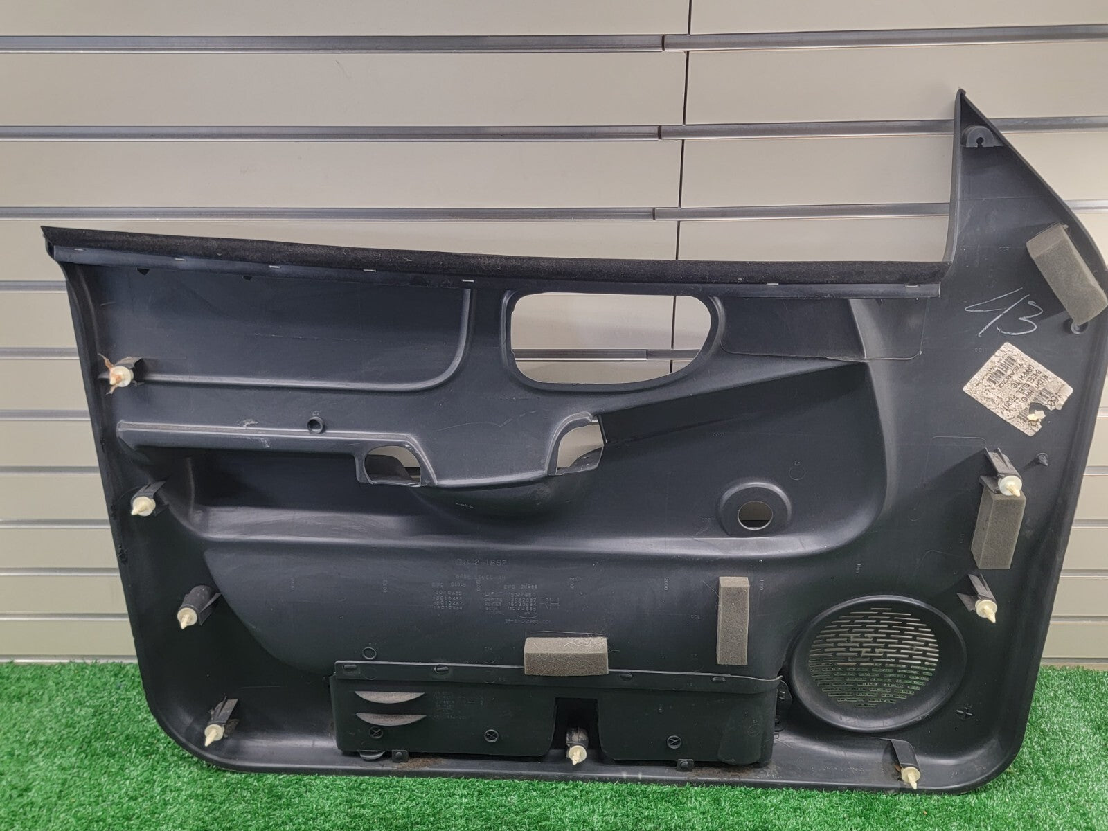 98-04 Chevy Blazer Jimmy GMC Sonoma Front Door Panel right passenger BLACK manua