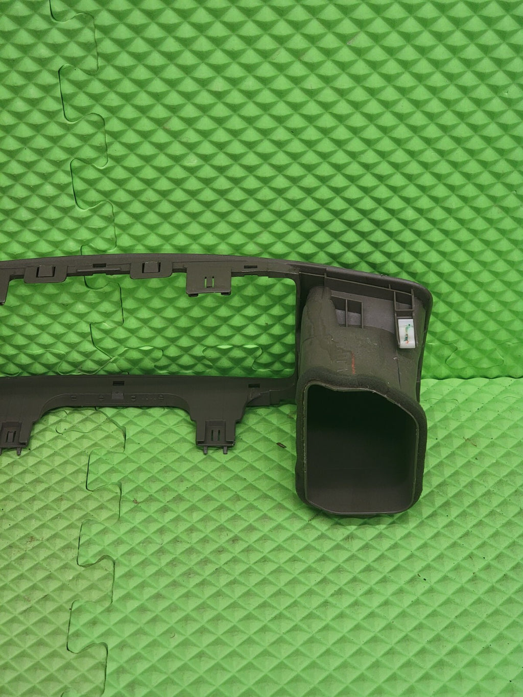 🔥03-08 TOYOTA COROLLA CENTER DASH RADIO BEZEL AIR AC VENT GRILL OEM TAN B28