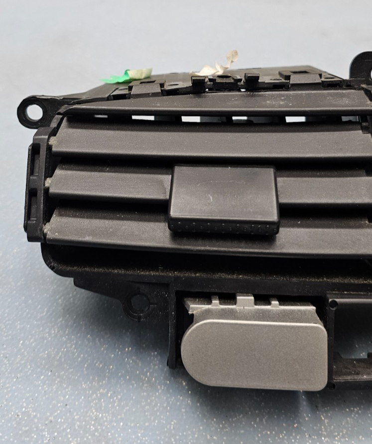 🔥05-06 Chevrolet Equinox Pontiac Torrent Front Dash Hazard AC Air Vent Grill
