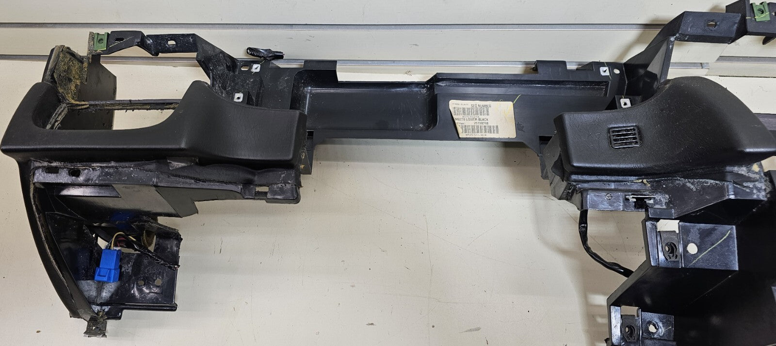 🔥00-05 Cadillac Deville Dashboard Retainer Assembly Frame OEM