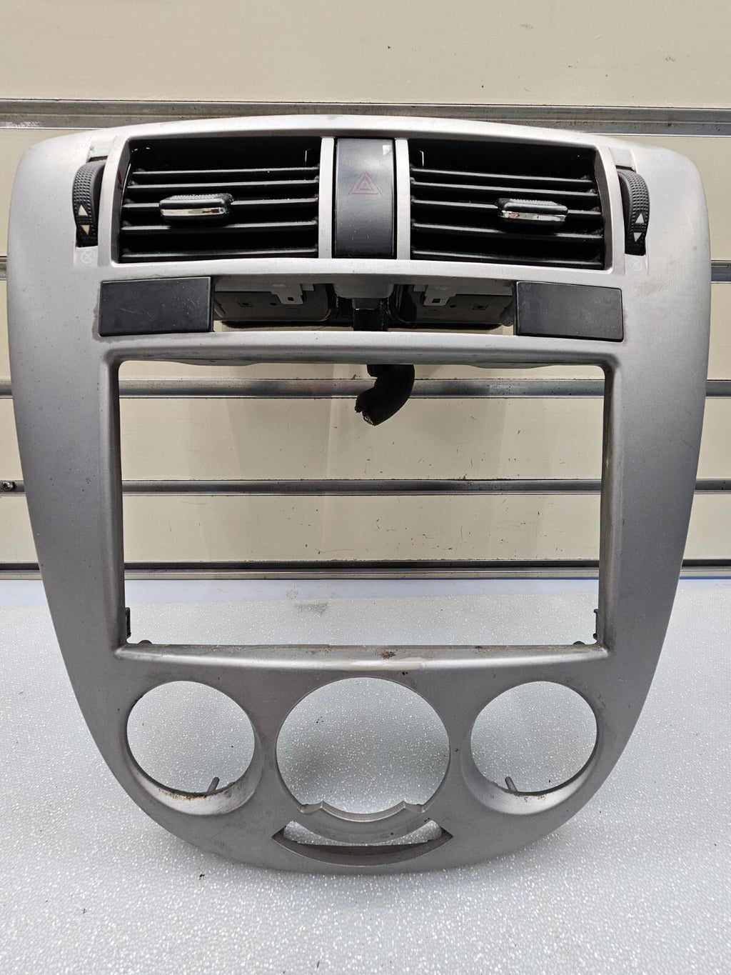 04-07ChevyOptra Dash Radio Climate Bezel Trim Temperature Heater Assembly Silver