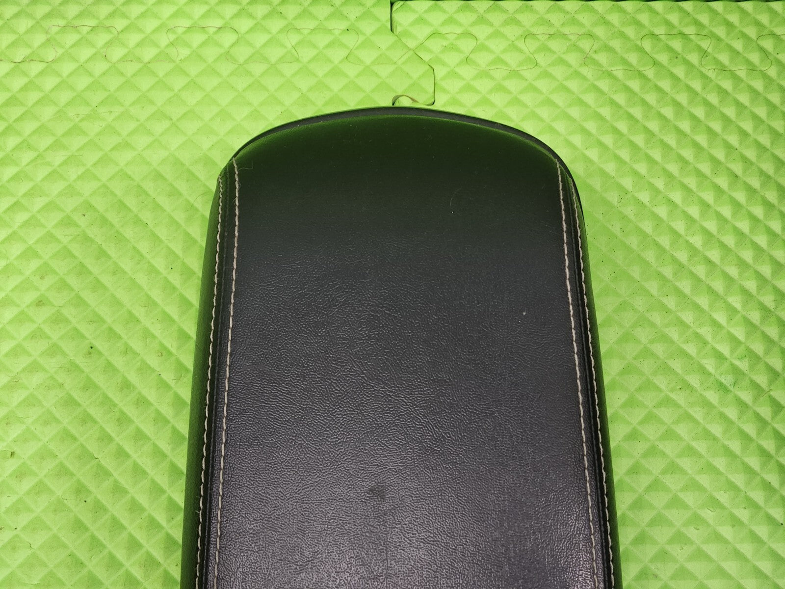 🔥2011-2014 CHRYSLER 200 DODGE AVENGER CENTER CONSOLE LID ARM REST BLACK