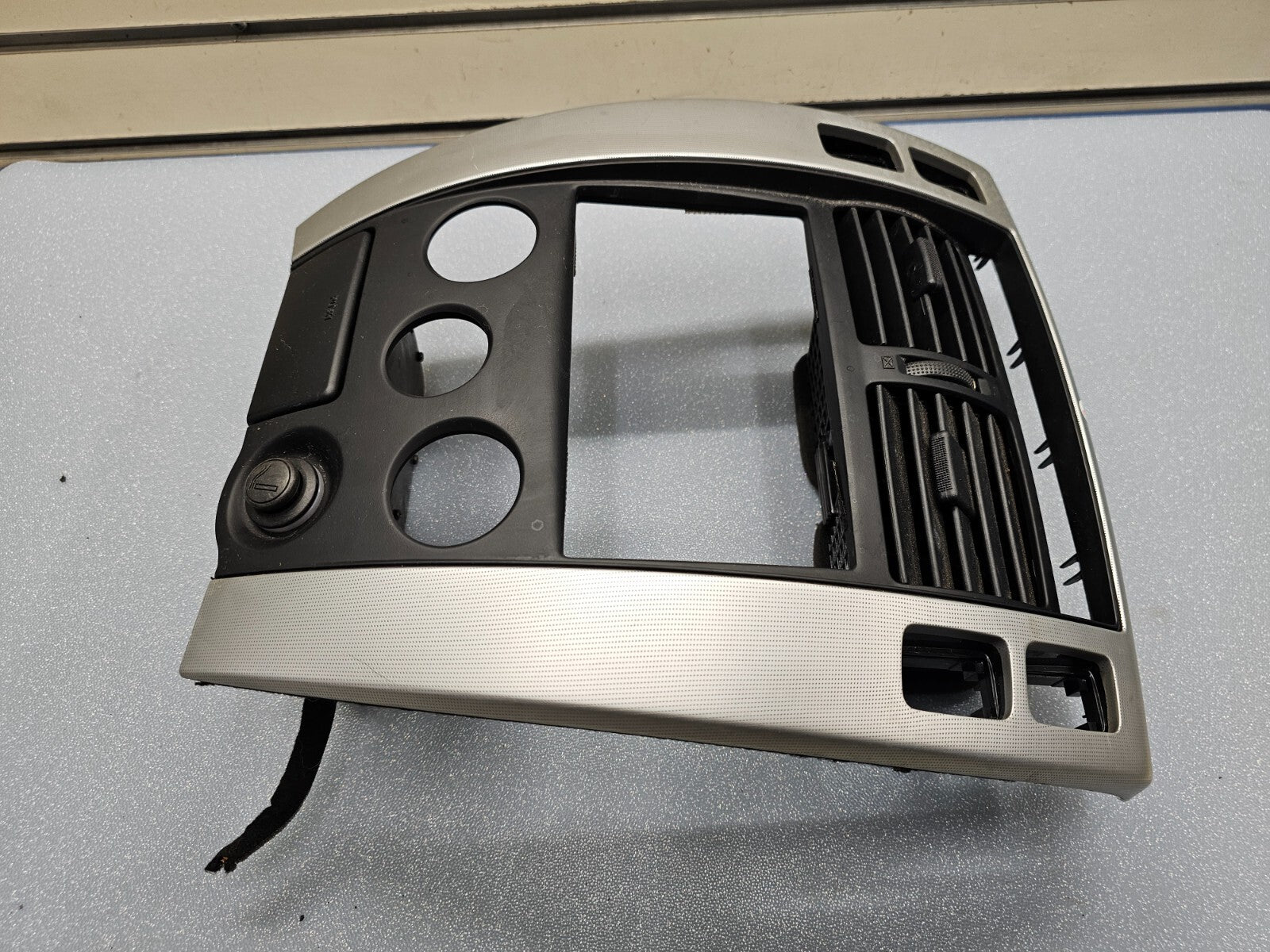 06-09 Tucson Dash Front Radio Audio Stereo Climate Trim Panel Bezel Silver/Black