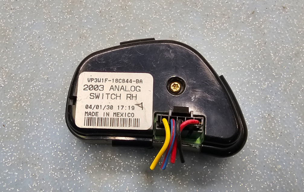 🔥03-07 Lincoln Town Car Steering Wheel Control Cruise Control Switch Trim Black
