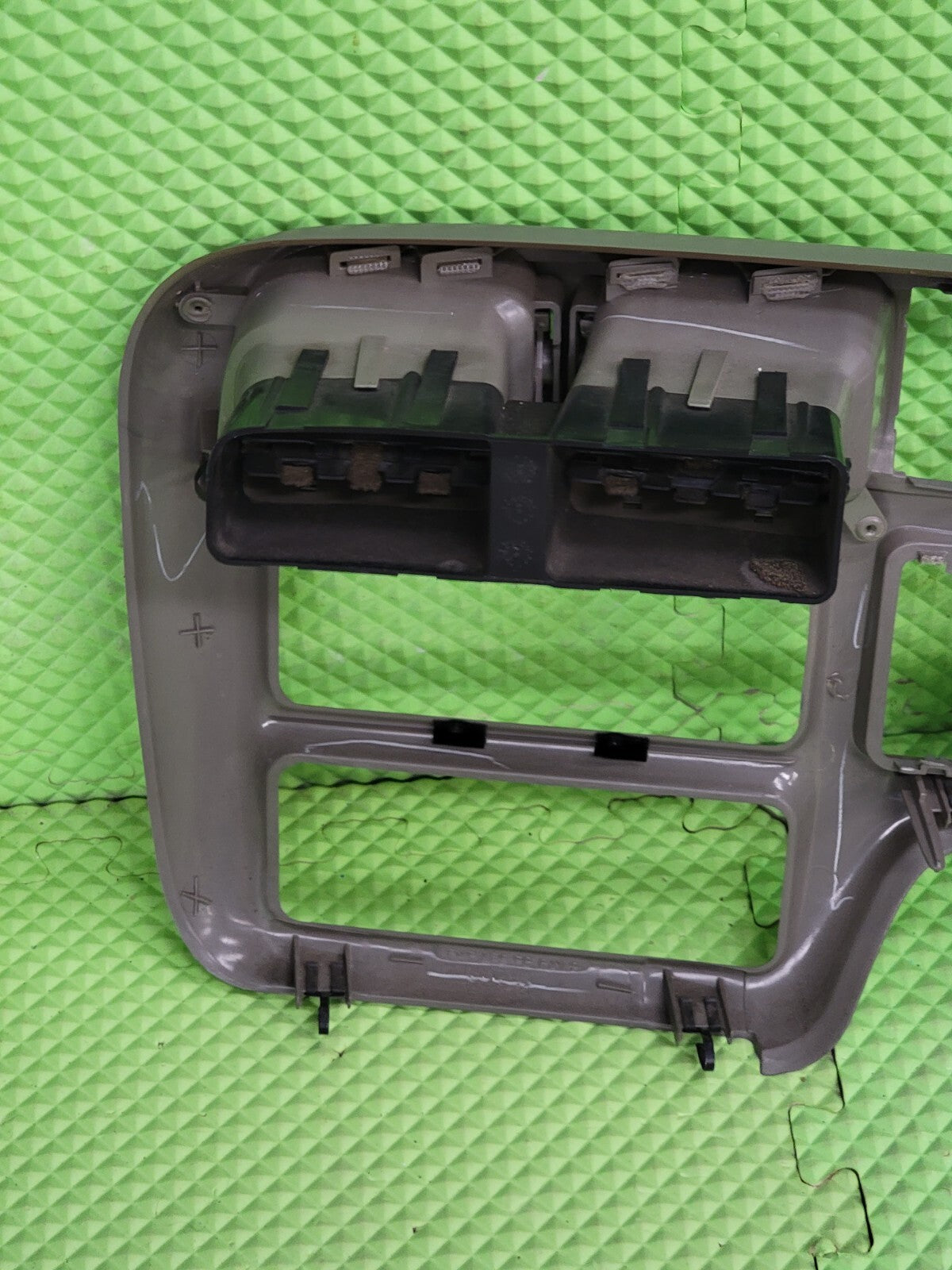 🔥98-04 BLAZER S10 JIMMY SONOMA Cluster Dash Radio Bezel light gray doubledin C8