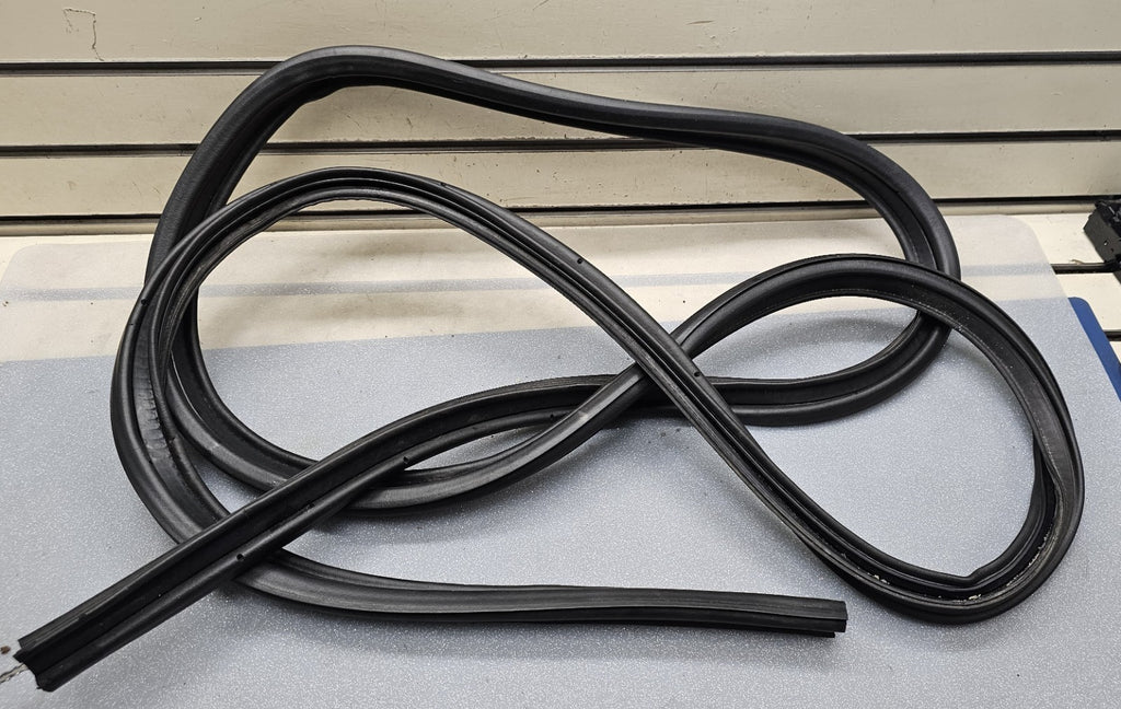 🔥1998-2002 Lincoln Town Car REAR Trunk WEATHER Strip rubber trim OEM