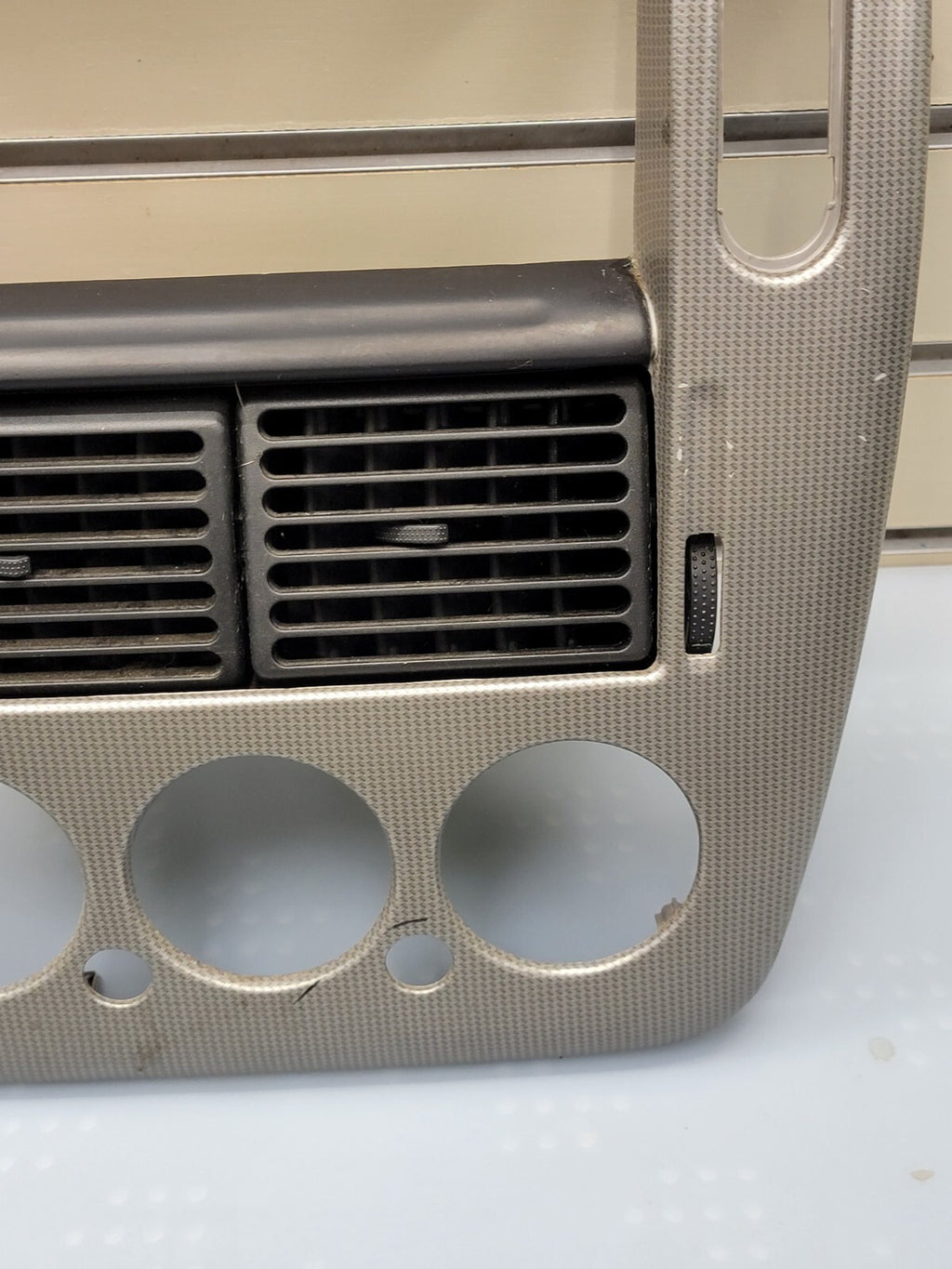 02-05 FORD EXPLORER RADIO AUDIO CLIMATE TEMPERATURE CONTROL BEZEL TRIM silver