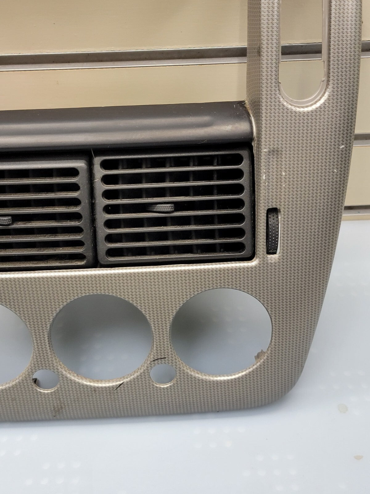 02-05 FORD EXPLORER RADIO AUDIO CLIMATE TEMPERATURE CONTROL BEZEL TRIM silver
