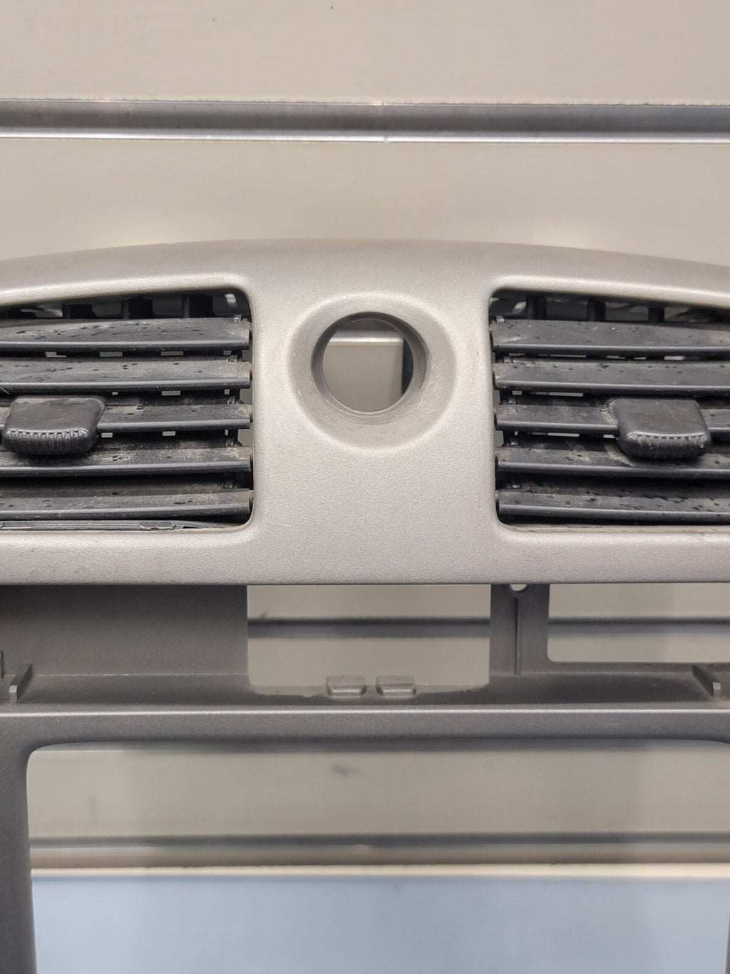 🔥2004-2012 CHEVY COLORADO GMC CANYON CENTER DASH RADIO VENT BEZEL SILVER