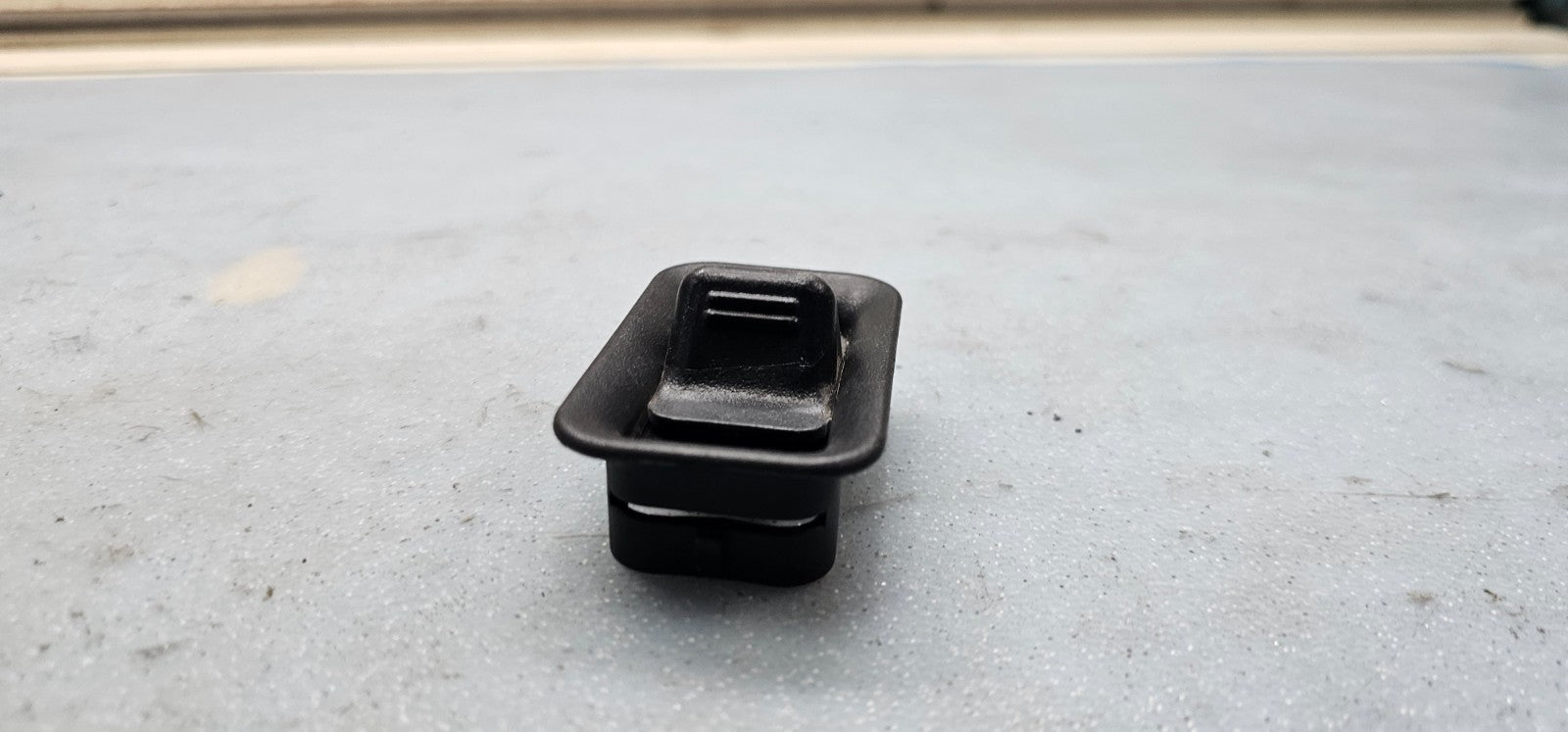 🔥99-06 Suburban Tahoe Yukon Avalanche Escalade Door Lock Switch