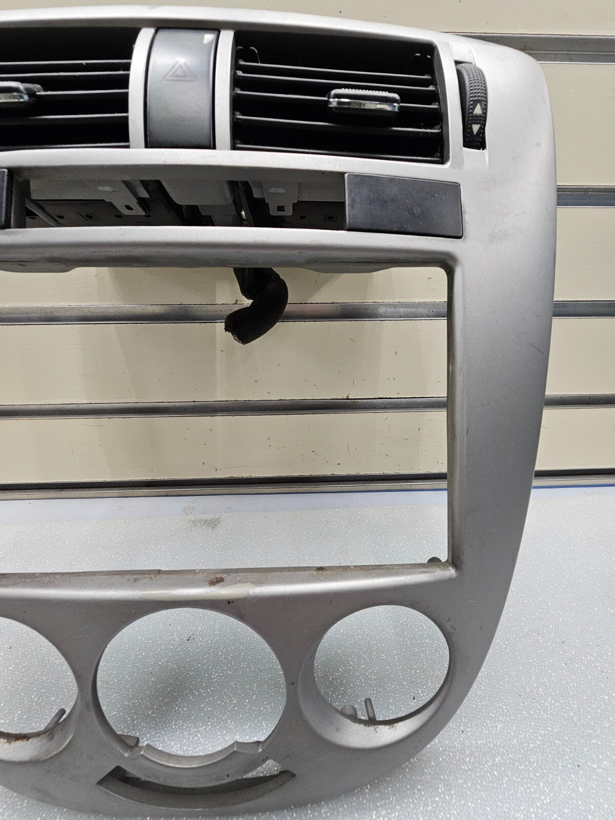 04-07ChevyOptra Dash Radio Climate Bezel Trim Temperature Heater Assembly Silver