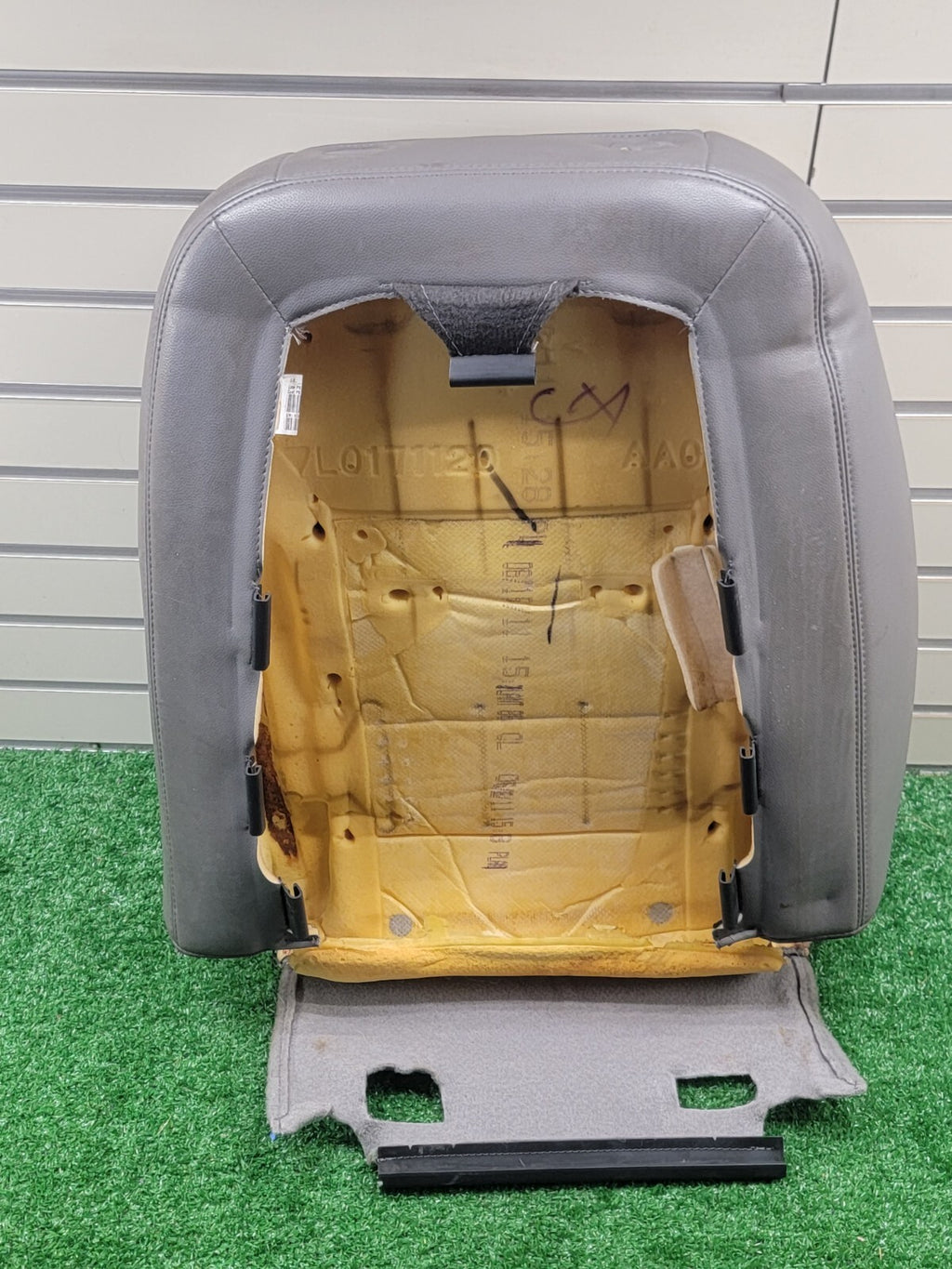 🔥07-13 GMC Sierra 1500 2500 3500 Bottom leather seat front right gray V4