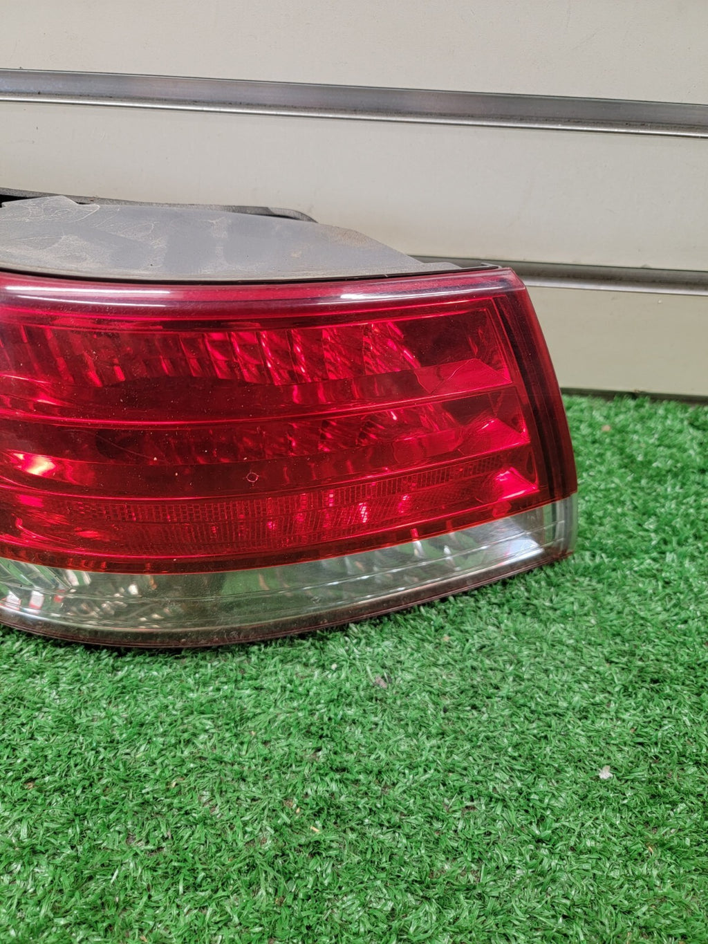 🔥06-08 Hyundai Sonata Outer Tail Light Assembly Lamp Left Driver Chrome Halogen