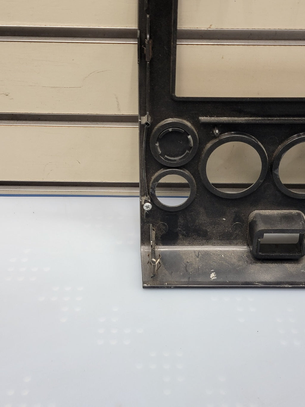 🔥2004-2007 NISSAN ARMADA STEREO RADIO DASH SURROUND PANEL TRIM BEZEL GREY