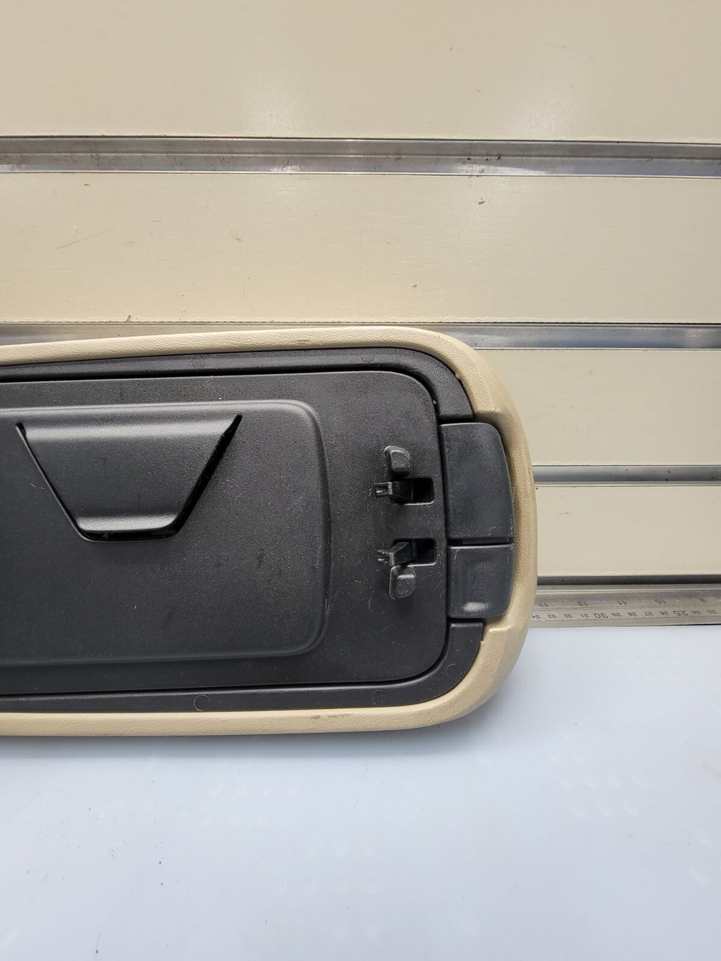 🔥2011-2014 CHRYSLER 200 DODGE AVENGER CENTER CONSOLE LID ARM REST TAN