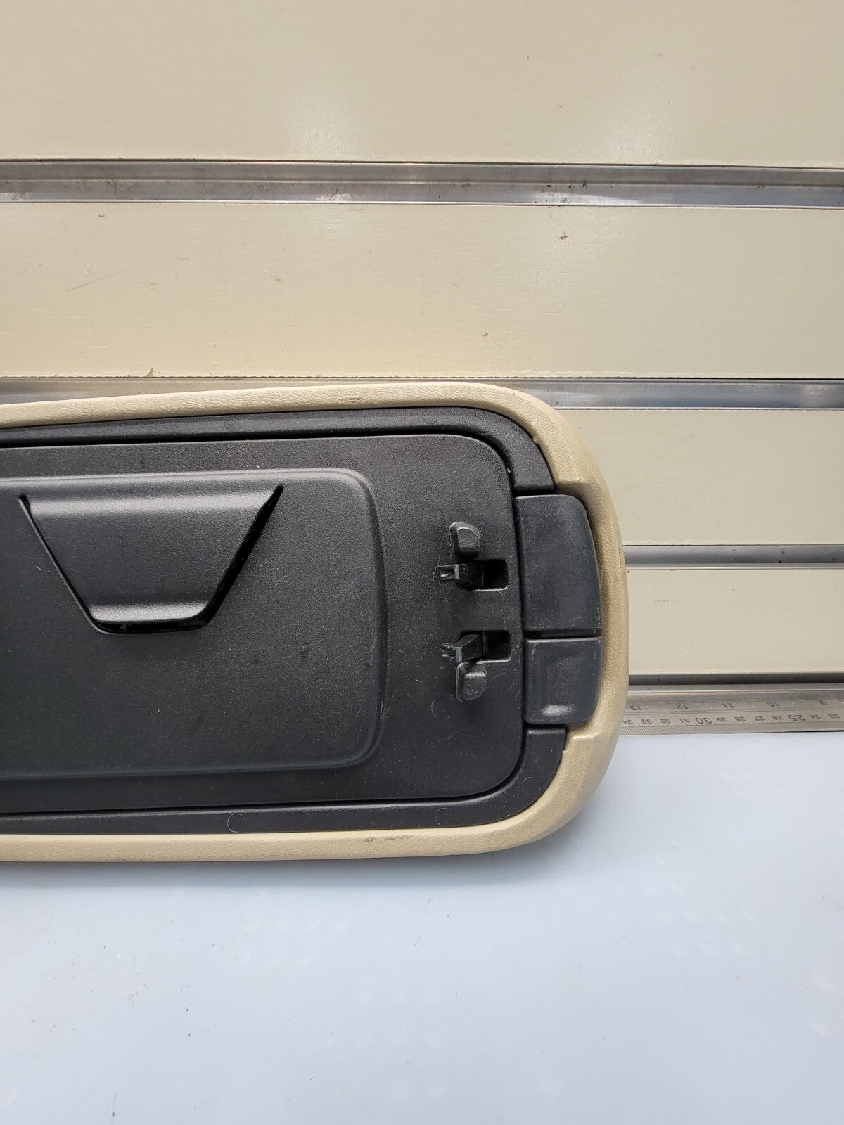 🔥2011-2014 CHRYSLER 200 DODGE AVENGER CENTER CONSOLE LID ARM REST TAN