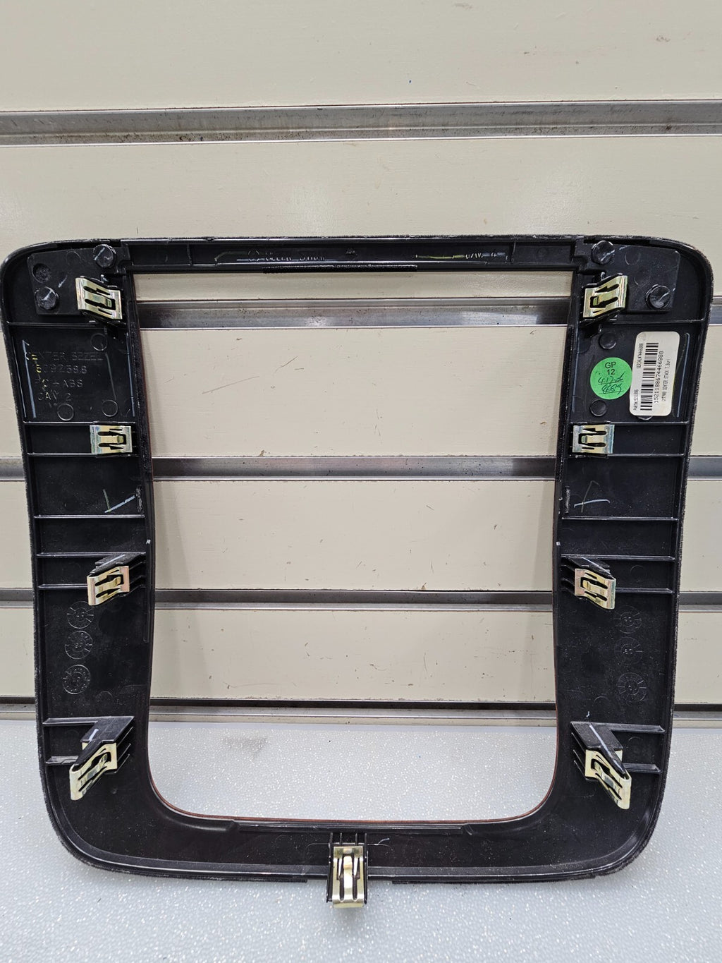 07-13 CHEVY SUBURBAN TAHOE YUKON CENTER DASH RADIO BEZEL TRIM WOODGRAIN ASSEMBLY