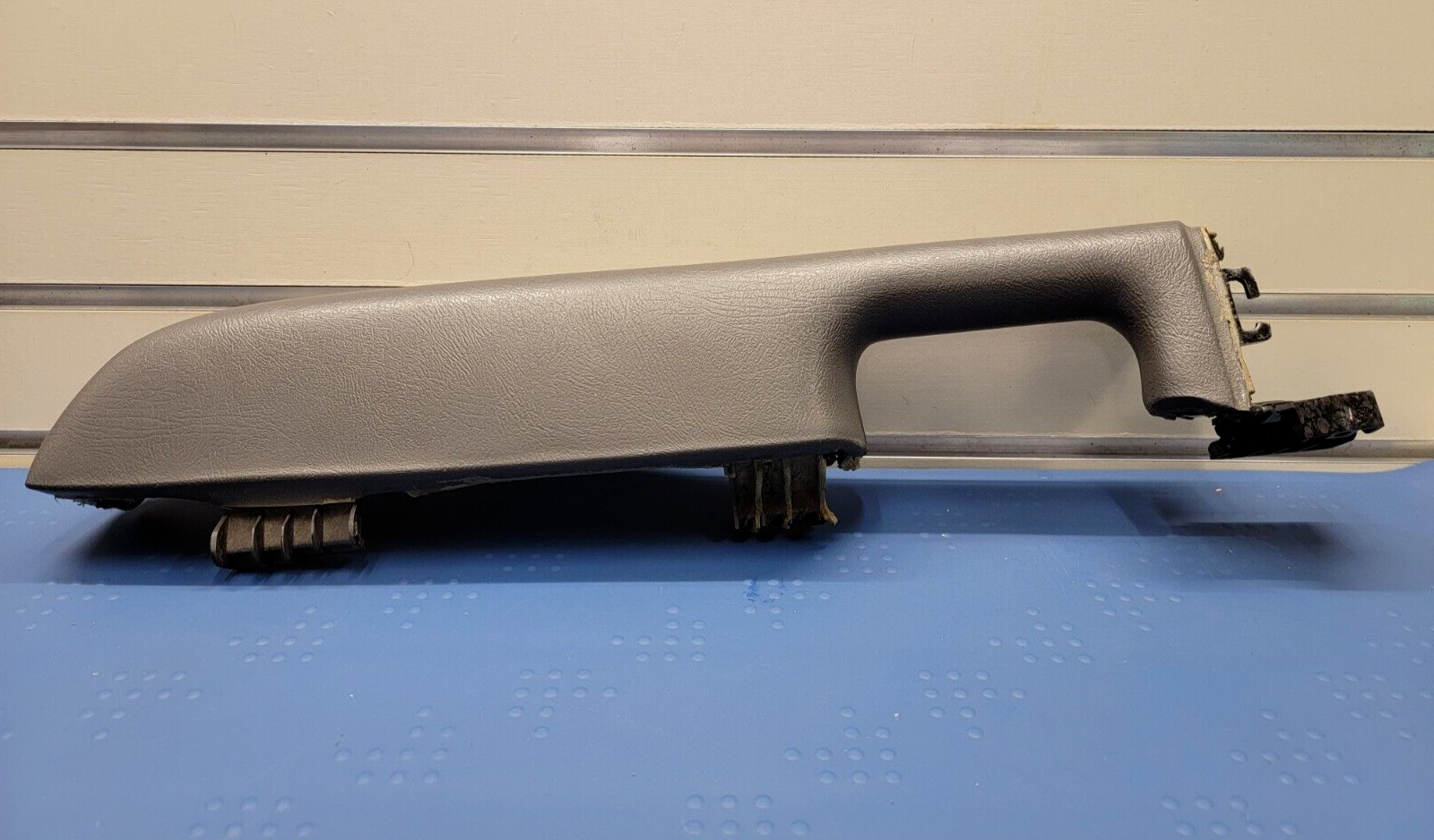 03-06 Silverado SIERRA TAHOE Door Panel ARMREST Front right Handle graphite H2