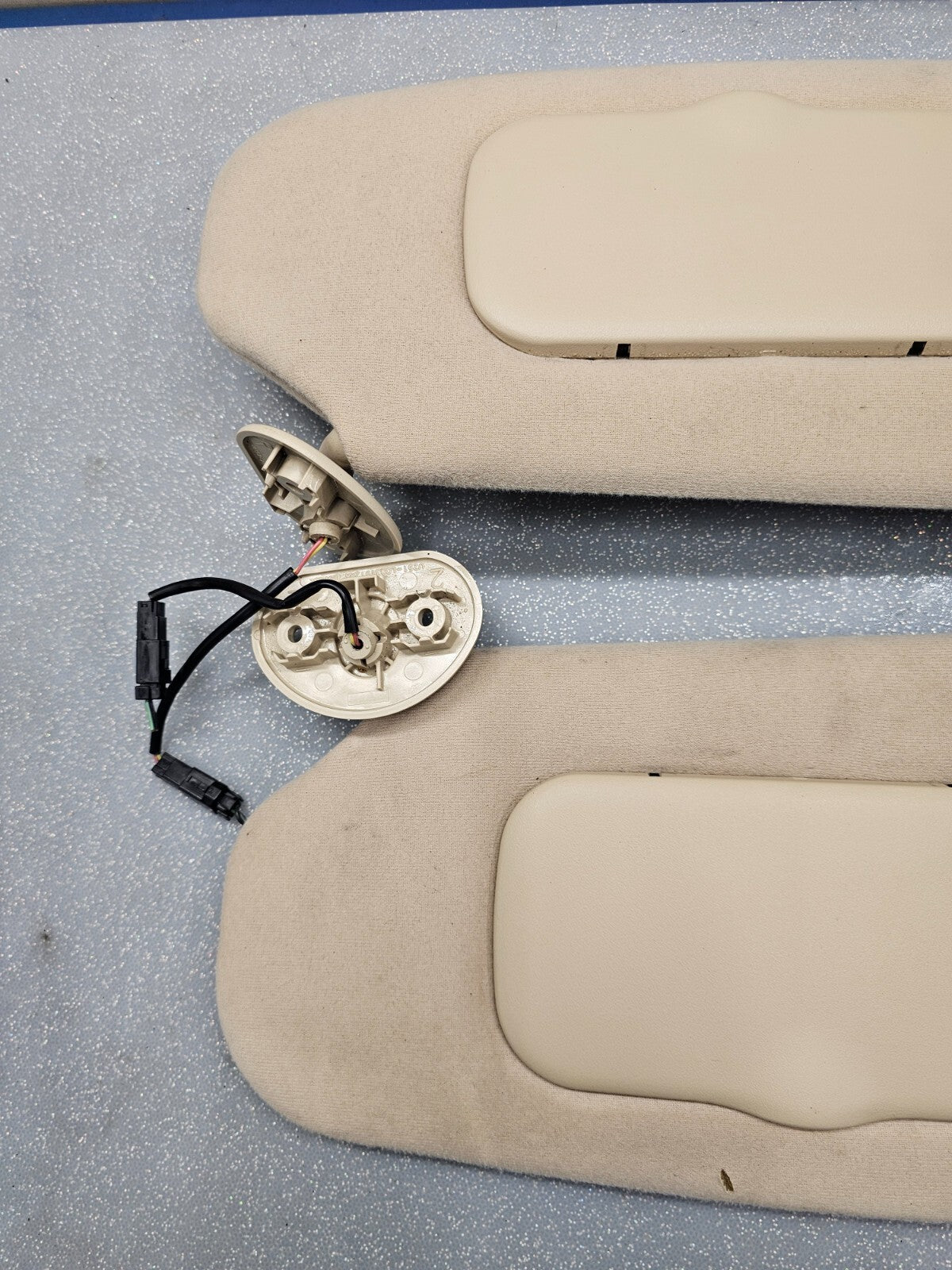 🔥02-05 Ford Explorer Sun Visor Sun Shade Pair Driver Passenger LH RH Tan OEM