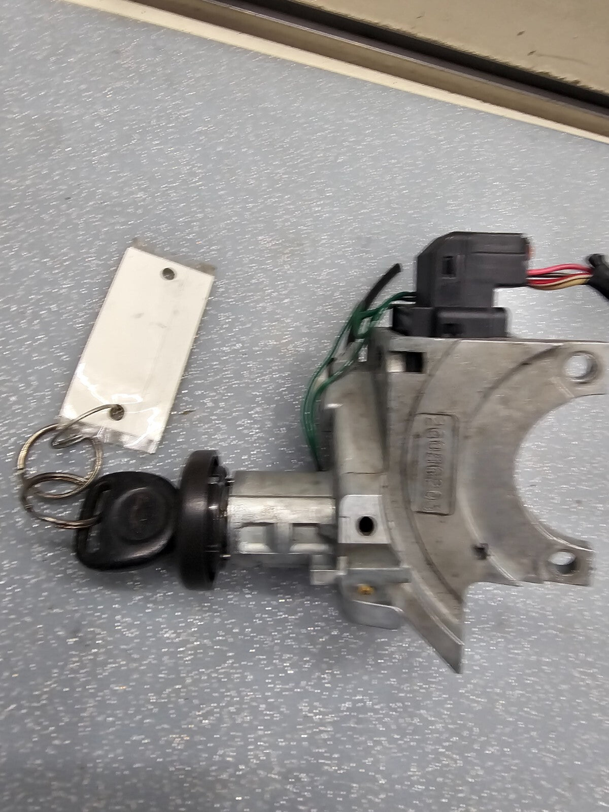 🔥07-13 Silverado Sierra STEERING COLUMN IGNITION LOCK CYLINDER HOUSING ASSEMBLY