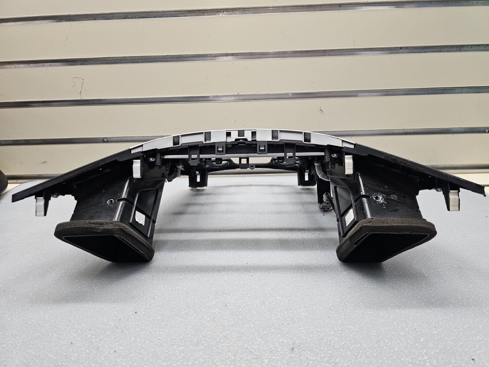 11-14 Hyundai Sonata Center Dash Radio Surround Bezel Trim Panel Climate Silver