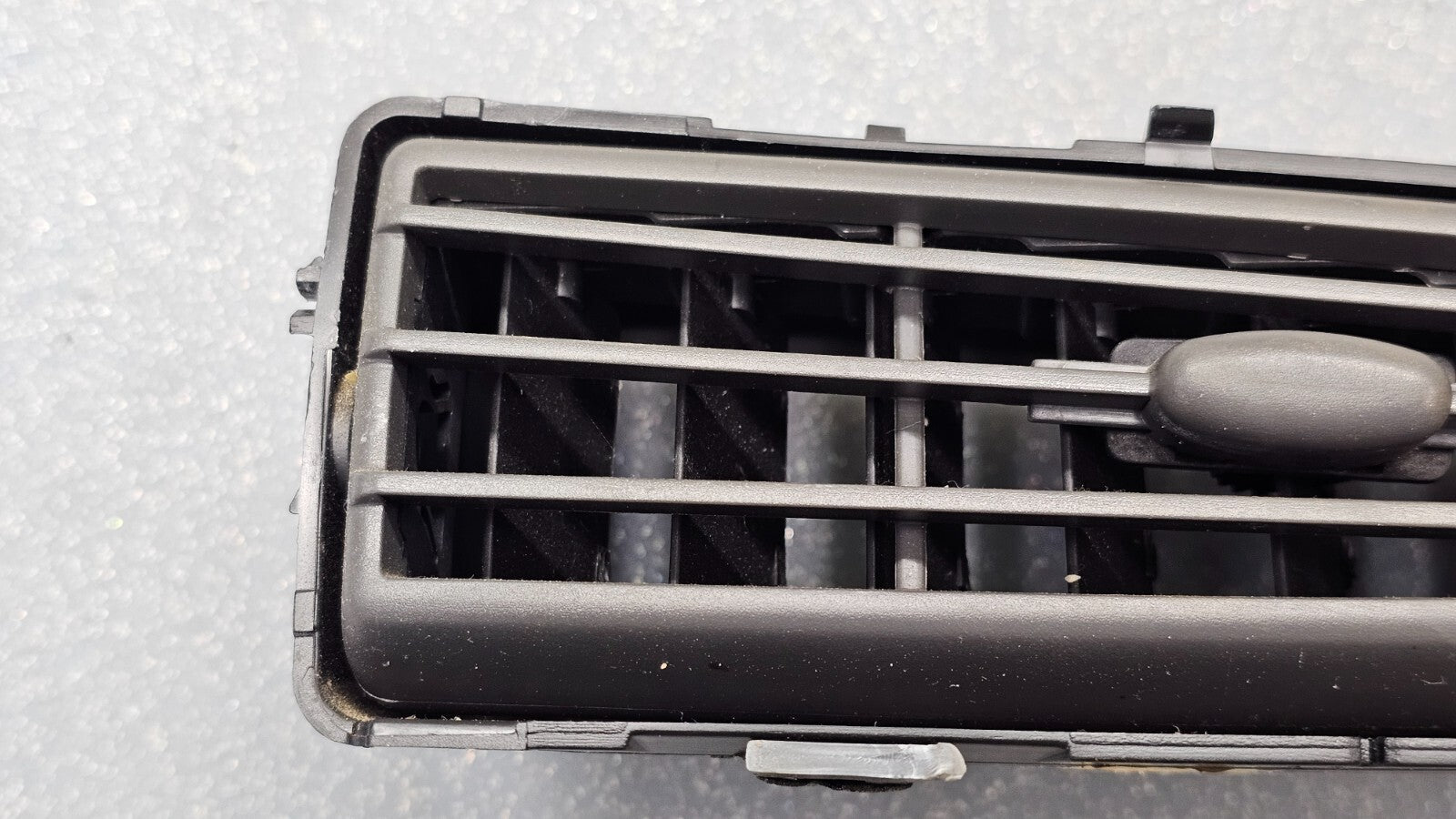 🔥02-05 BUICK RENDEZVOUS DASH CENTER AIR VENT A/C AC HEATER  PANEL BLACK OEM