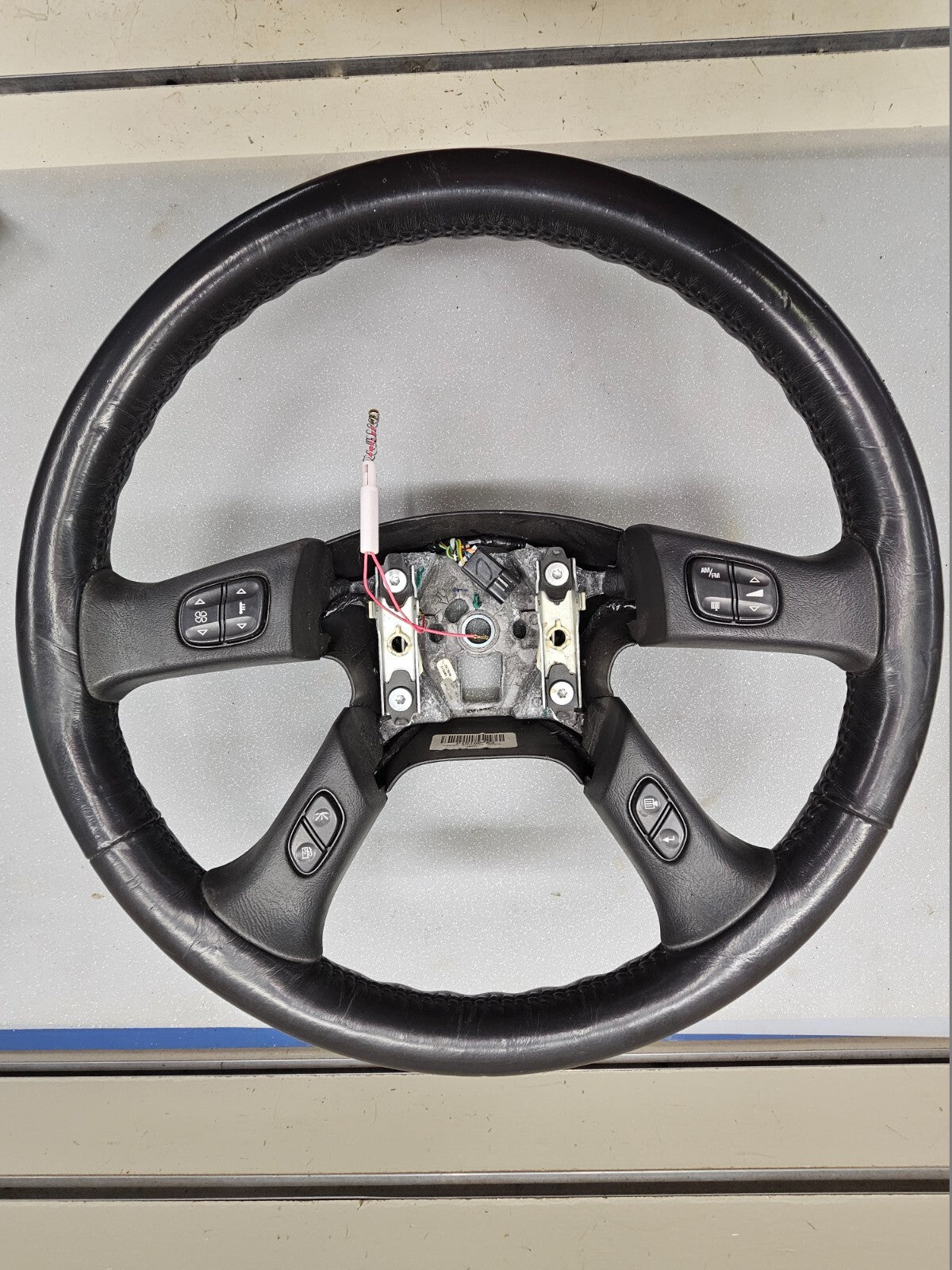 02-09 Trailblazer Envoy03-06 SILVERADO SIERRA YUKON STEERING WHEEL LEATHER BLACK
