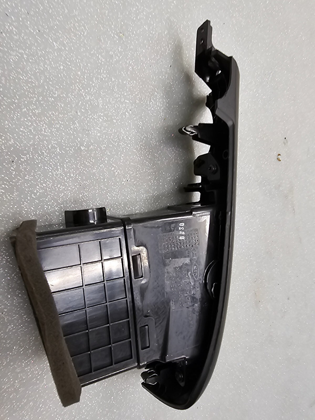 06-12 Kia Sedona Carnival Front Right Passenger Dash AC Air Vent Assembly Black