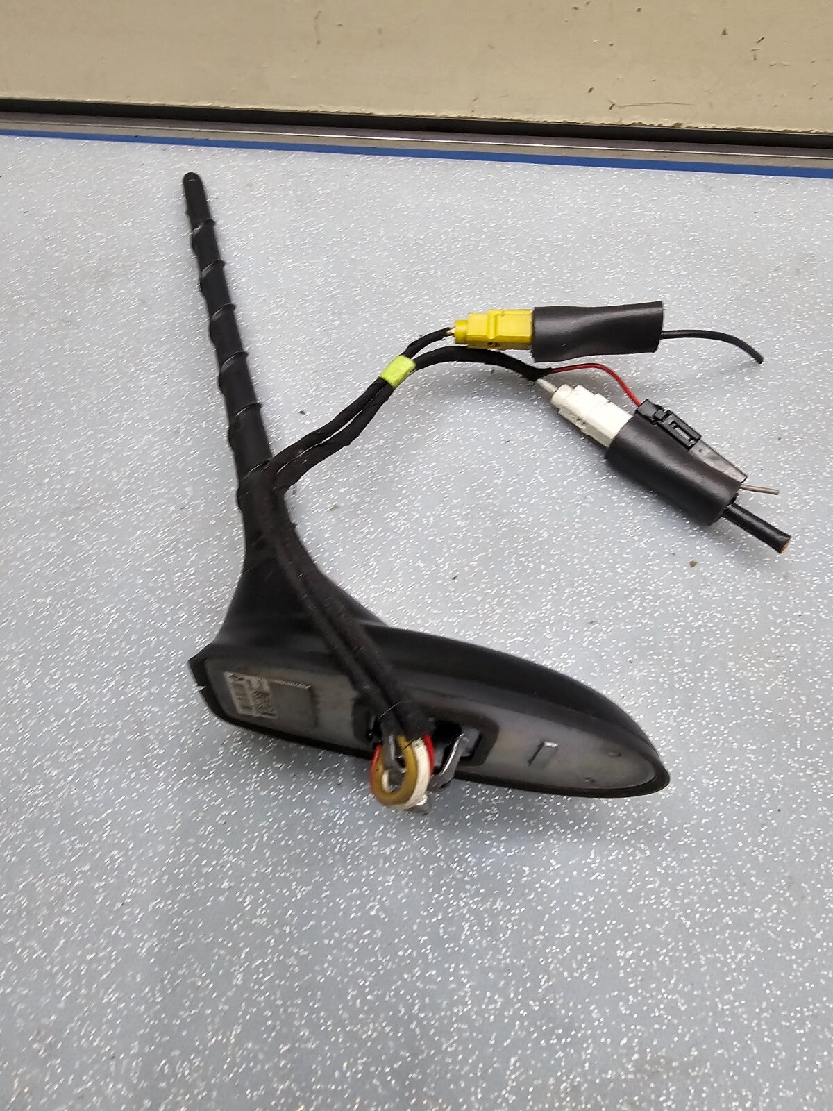 13-16 Dodge Dart 11-14 Avenger Durango Chrysler 200 Roof Top Radio Mount Antenna