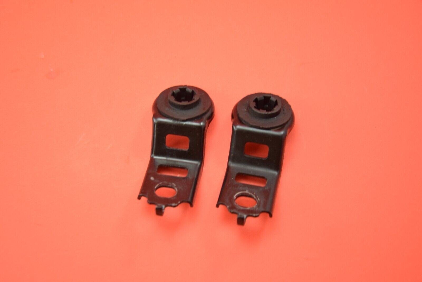 03-08 TOYOTA COROLLA TOP RADIATOR MOUNT BRACKETS GROMMENTS PAIR JC471 /TC