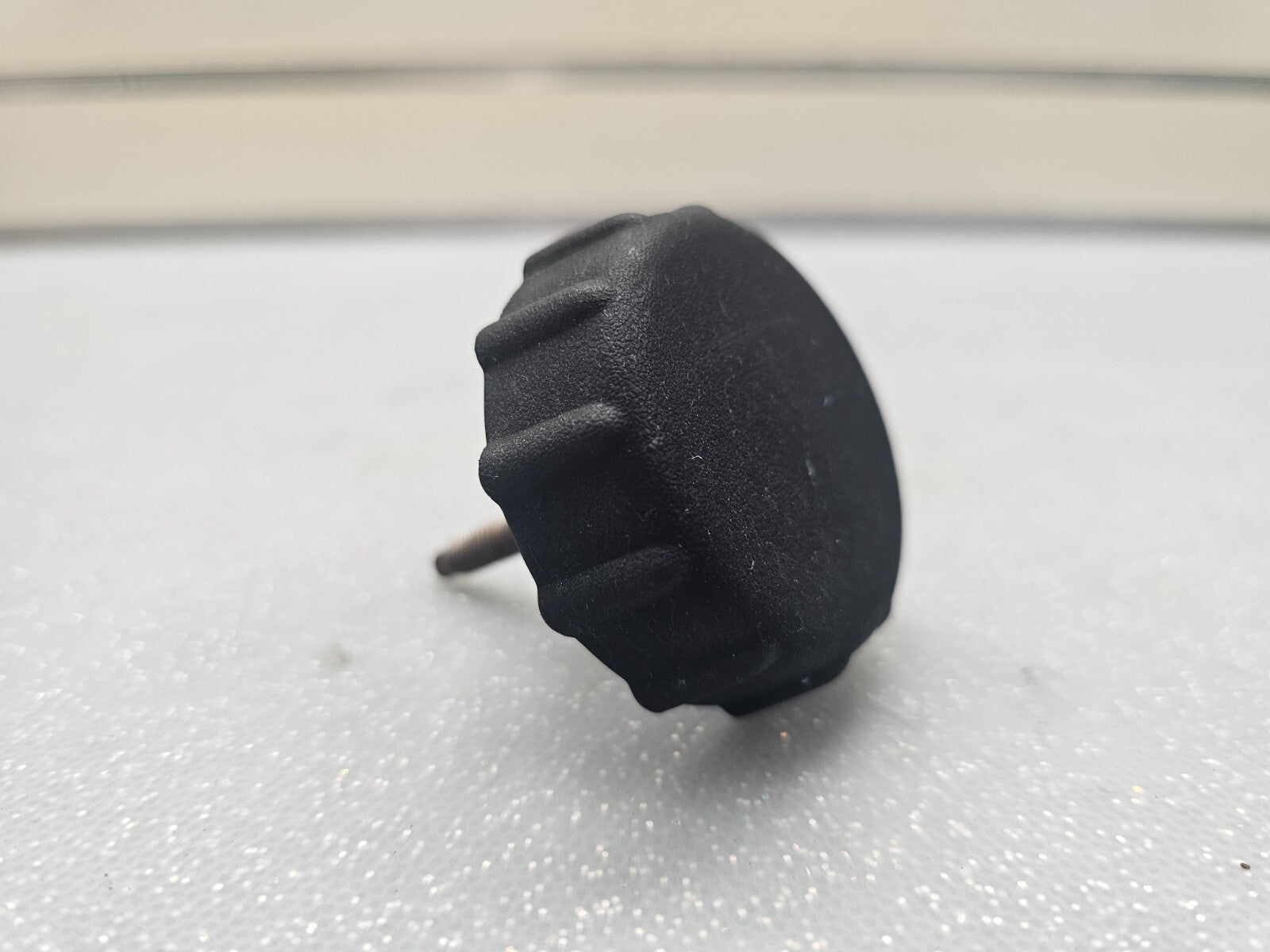 2005-2010 Jeep Grand Cherokee Roof Rack Cross Bar Knob Screw Clamp 2" Across OEM
