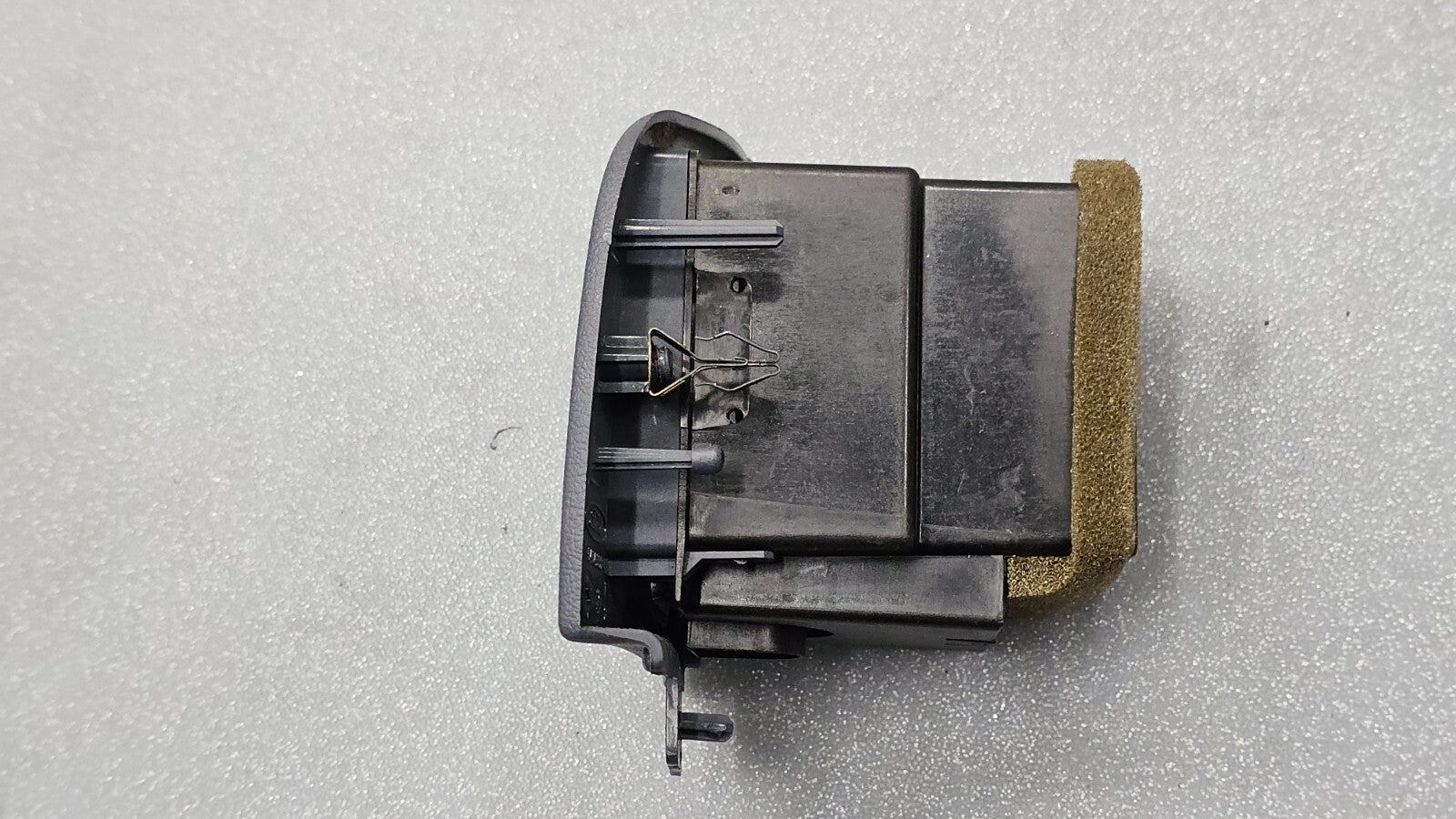 98-11 Grand Marquis Crown Victoria Dash Right Passenger AC Heater Air Vent Black