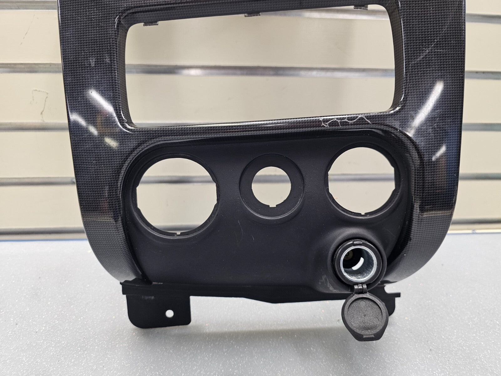 🔥03-08 ENVOY XL FRONT RADIO DASH SURROUND BEZEL TRIM PANEL CLIMATE BLACK