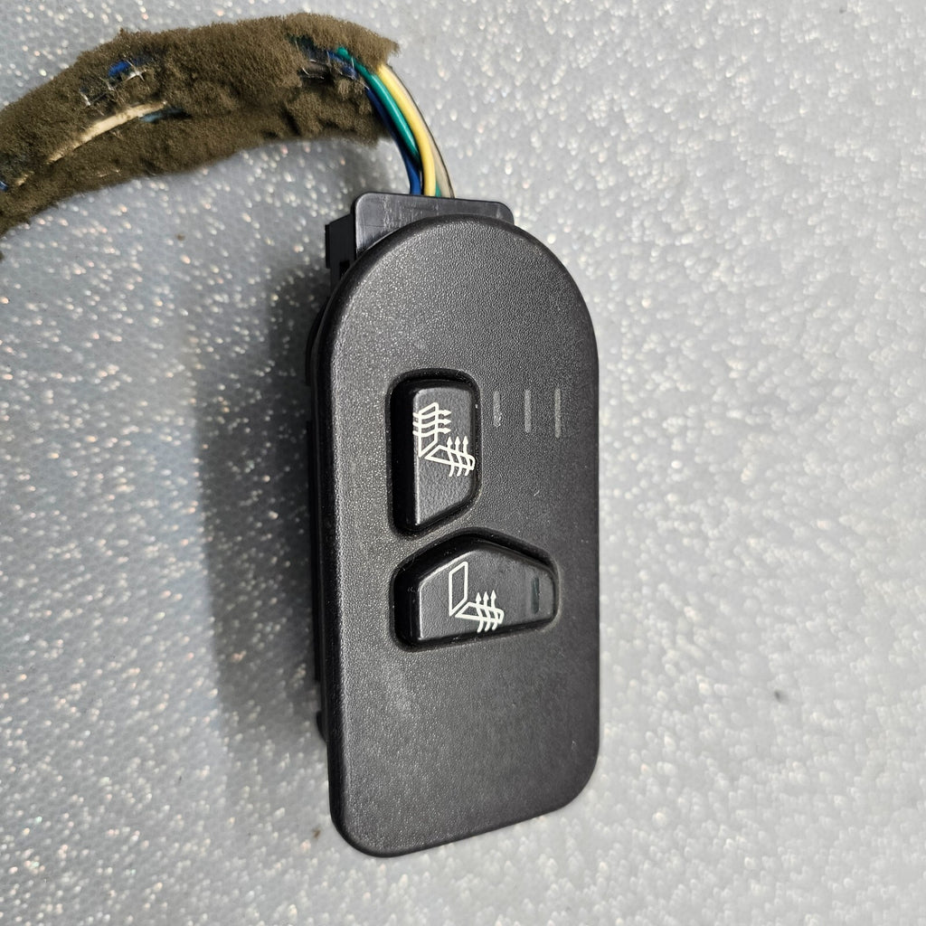 🔥03-06 Silverado Tahoe Yukon Suburban Right Passenger Door Heated Seat Switch