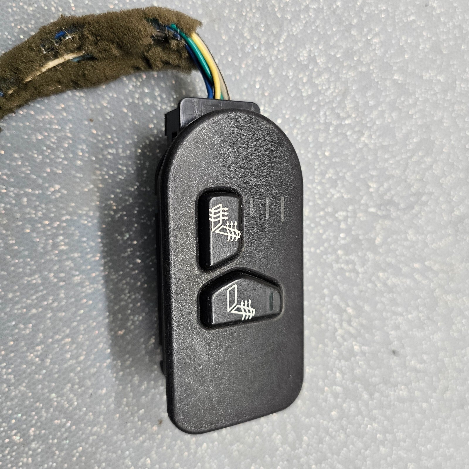 🔥03-06 Silverado Tahoe Yukon Suburban Right Passenger Door Heated Seat Switch