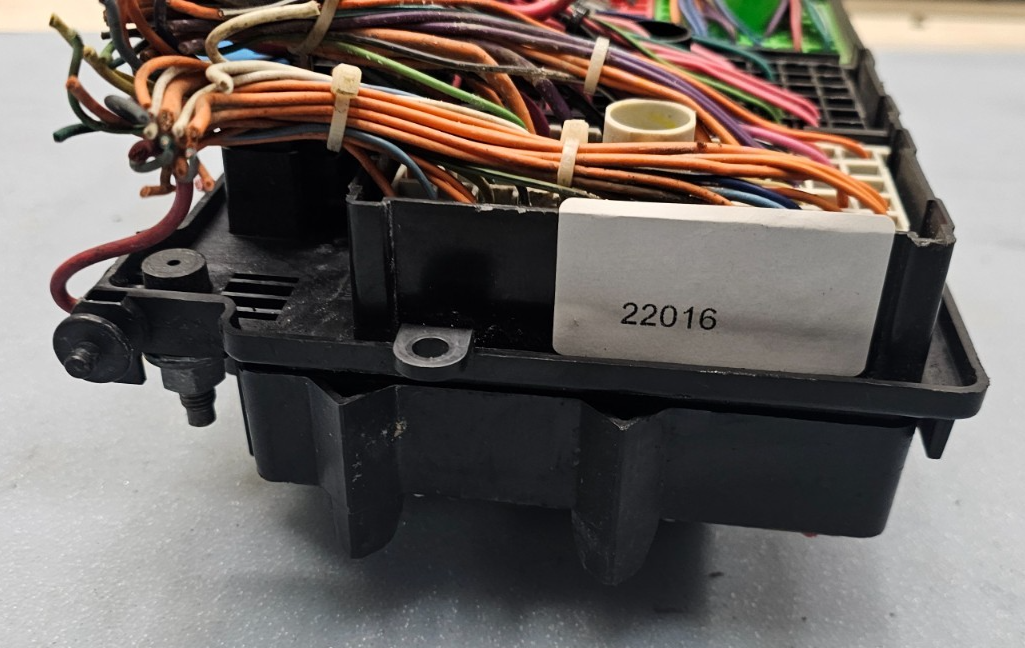 🔥99-02 Silverado Sierra Fuse Box Relay Junction Engine Integrated Power Module