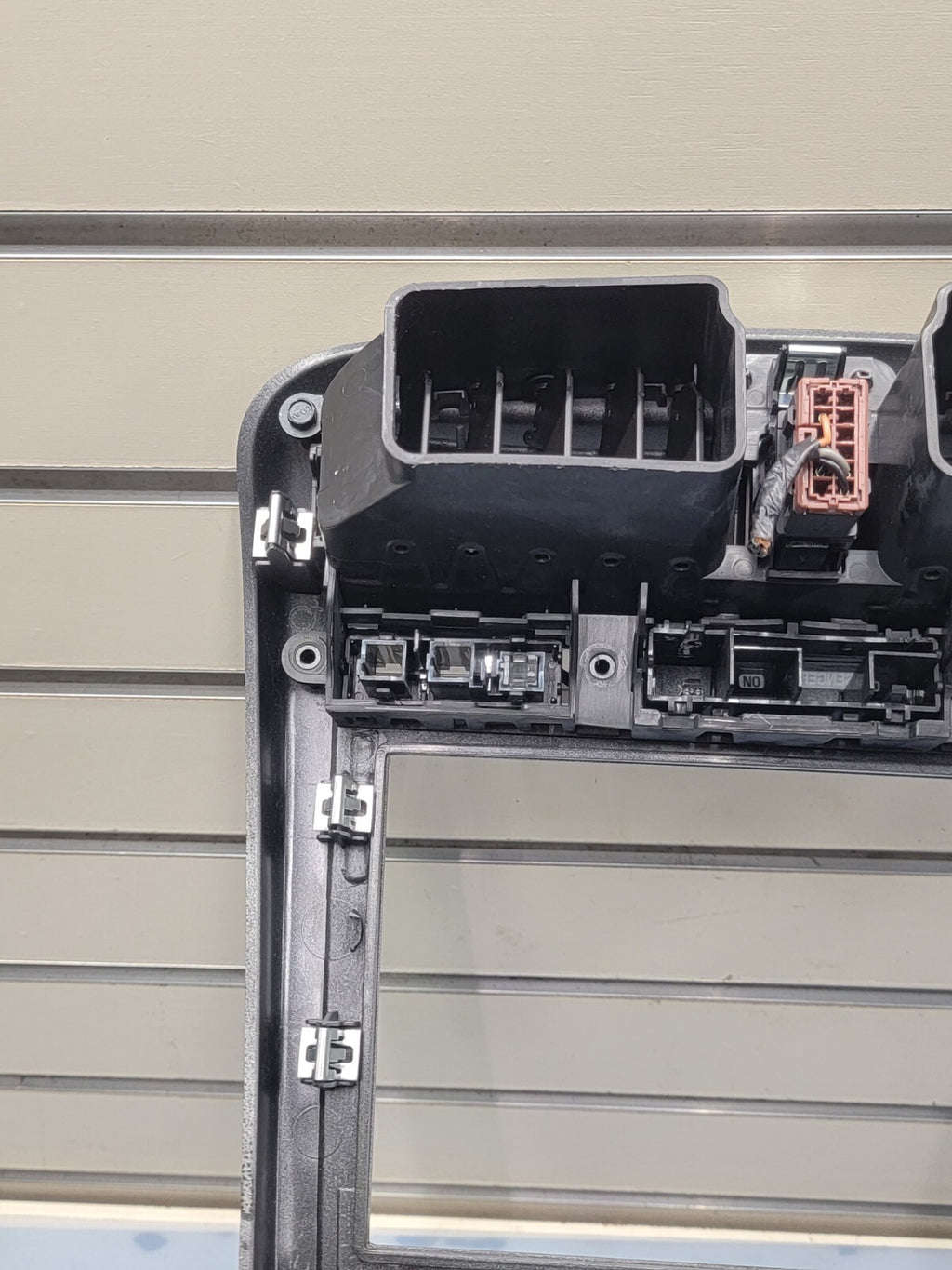 🔥07-09 Chevrolet Equinox Center Dash Radio Climate Bezel Surround Trim TAN