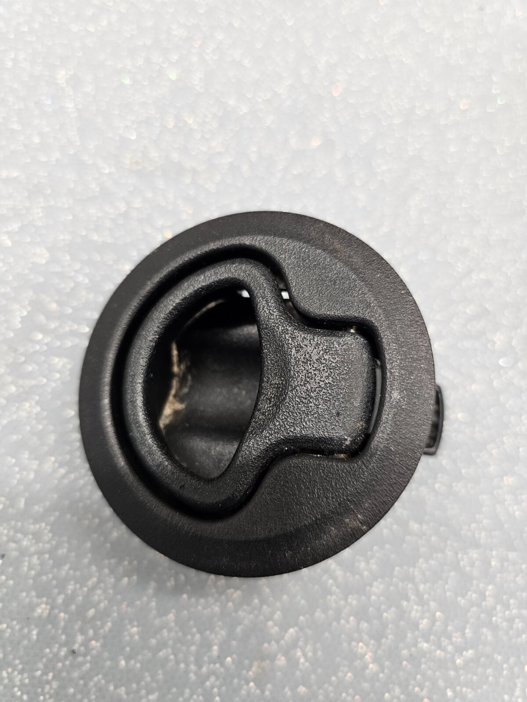 🔥2004-2008 Chrysler Pacifica—Rear Load Floor Compartment Latch