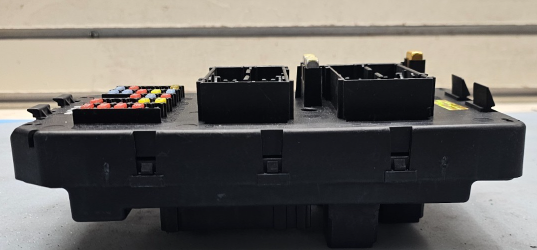 🔥2007 Commander Grand Cherokee Relay Fuse Box Body Control Module Junction Unit
