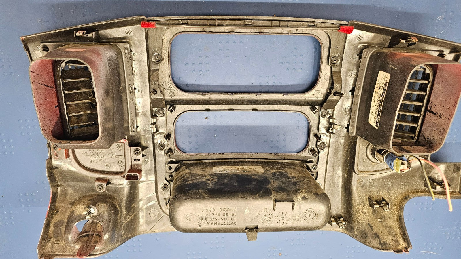 🔥02-05 Dodge RAM Dash RADIO Audio Stereo Bezel Climate Trim Panel RED B10