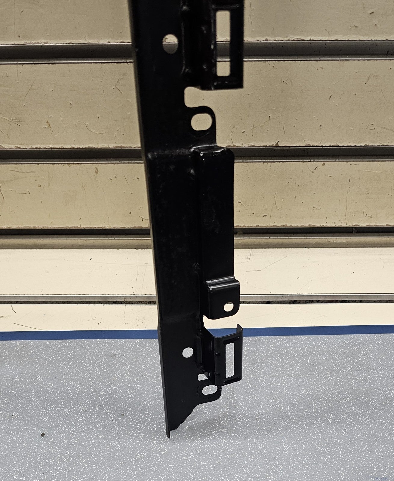🔥99-06 GM Silverado Sierra Yukon Front Door Sill Bracket OEM