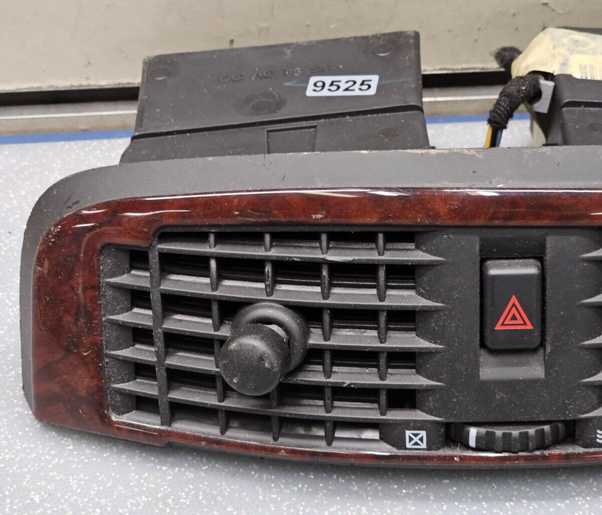 03-07 CADILLAC CTS SRX CENTER DASH AIR VENT HEATER CONDITIONING BEZEL TRIM WOOD