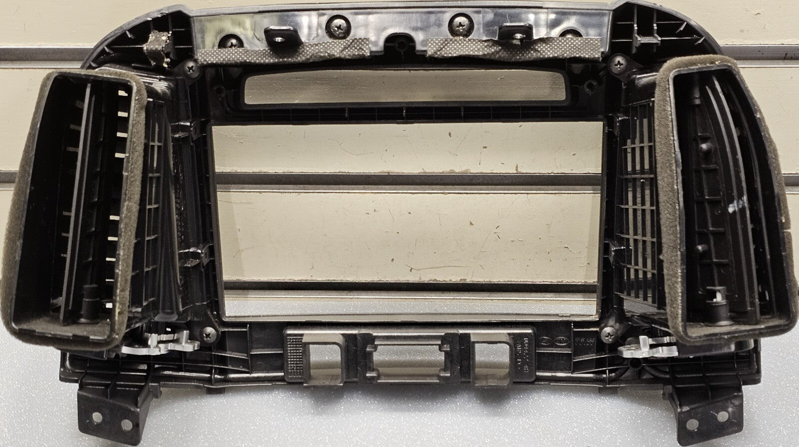 07-12 Santa Fe Dash AM FM Radio Stereo Audio Bezel Climate Trim Panel Black B53